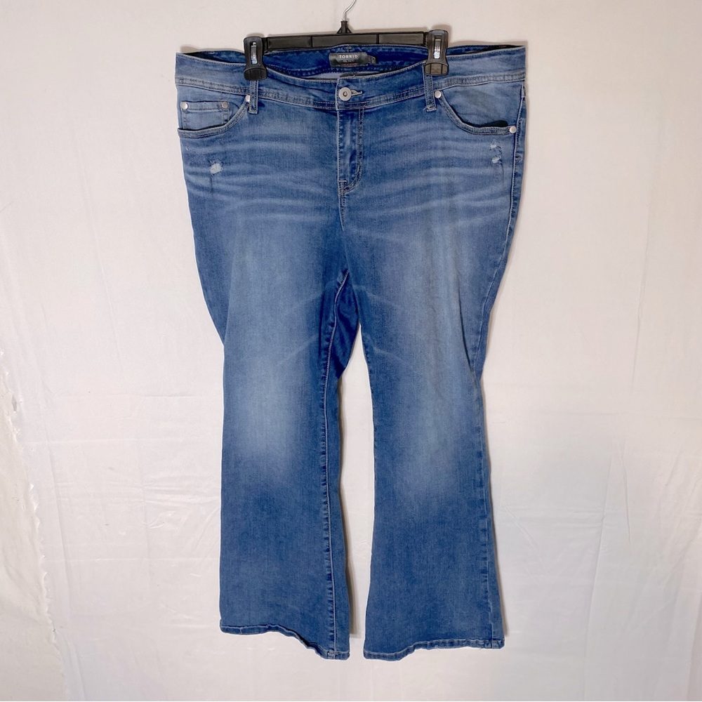 Torrid Feel The Fit Light Med Wash Flare Leg Jeans 18S